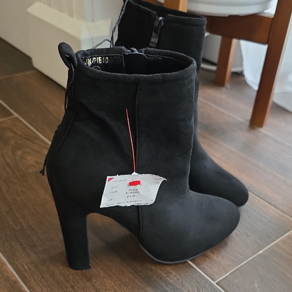 Elegant Suede Black Ankle Boots